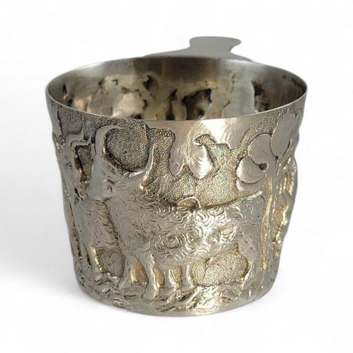 Antique sterling silver Vaphio cup with high-relief chased, Antiek en Kunst, Antiek | Zilver en Goud