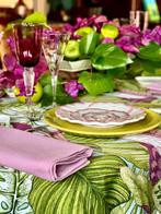 Tafelkleed met een bloemenprint in felle kleuren voor brede