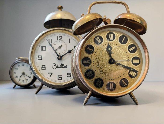 Wekker, Reisklok (3) - PRIM, Zentra - Industrial Metaal,, Antiquités & Art, Curiosités & Brocante