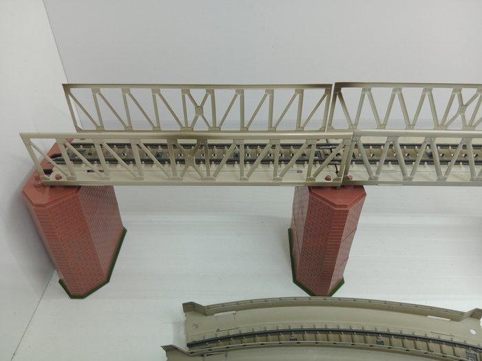 Märklin H0 - Bruggen (135) - Metaalbruggen en kolommen voor, Hobby en Vrije tijd, Modeltreinen | H0