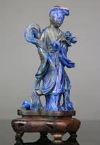 Statuette Kwanyin Chinese sculptuur - houten sokkel - Lapis, Antiek en Kunst