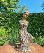 Beeldje - modernist woman - Brons
