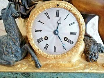 Horloge de cheminée avec personnage, Pendule à balancier -