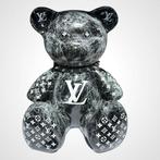 AmsterdamArts - Louis Vuitton X marble choker bear statue, Antiek en Kunst