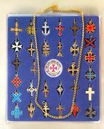 Collection thématique - Grande collection de 30 croix