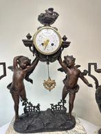 Klok en garnituur set (3) - Zinklegering, Marmer, Messing -, Antiek en Kunst