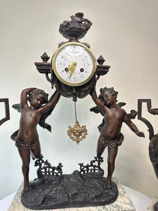 Klok en garnituur set (3) - Zinklegering, Marmer, Messing -, Antiek en Kunst, Antiek | Klokken