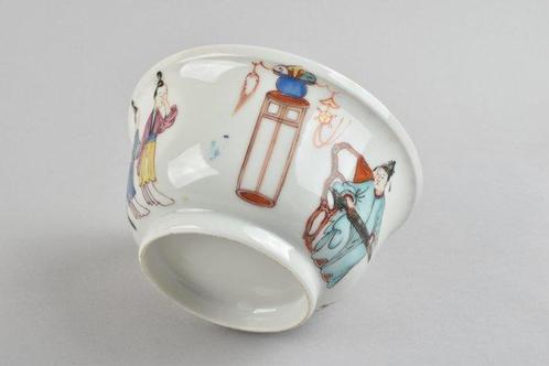 Kom - A LARGE SEMI-EGGSHELL PORCELAIN BOWL DECORATED WITH, Antiek en Kunst, Antiek | Overige Antiek