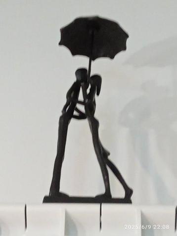 Beeldje, innamorati sotto la pioggia - 2 kg - 26 cm - Metaal beschikbaar voor biedingen