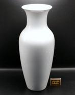 KPM - Julius Wilhelm Mantel - Vaas - Sering - Porselein