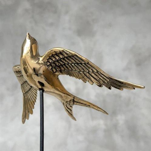 Sculpture, NO RESERVE PRICE - Swallow On Stand Fly Up - 23, Antiek en Kunst, Kunst | Designobjecten