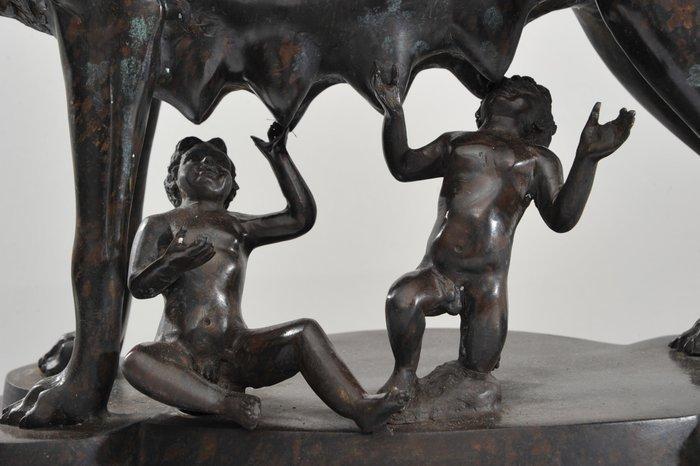Beeldje, Capitoline Wolf - 65 cm - Gepatineerd brons, Antiek en Kunst, Antiek | Keramiek en Aardewerk