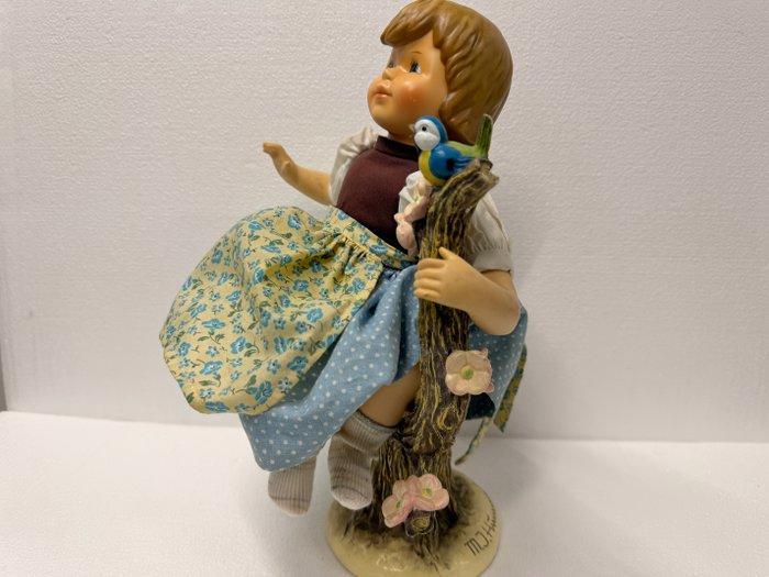 Hummel - Beeldje - Meisje in Boom met Vogel - Porselein, Antiek en Kunst, Curiosa en Brocante