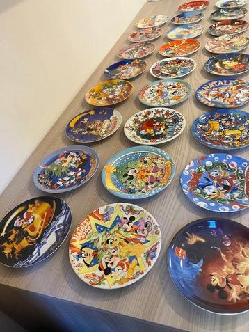 Disney Showcase Collection - 26 Assiettes Disney Noël