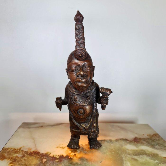 Guerrier du Dahomey en costume traditionnel, bronze, H : 32, Antiek en Kunst, Kunst | Niet-Westerse kunst