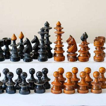 Schaakspel - Vintage Central/East European Chess Pieces