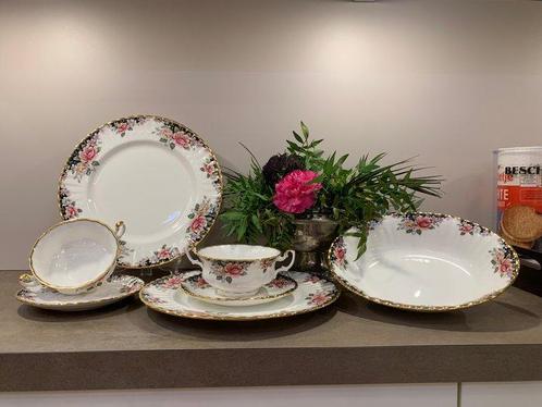 Royal Albert - Service de table (7) - porcelaine de Chine -, Antiek en Kunst, Antiek | Meubels | Tafels