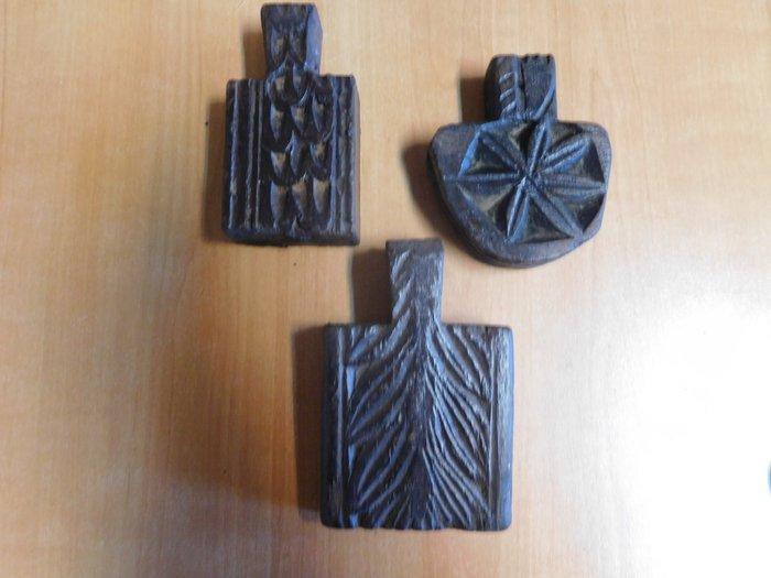 10 Antieke houten vee amuletten , Swat vallei N.W. Pakistan, Antiek en Kunst, Kunst | Niet-Westerse kunst