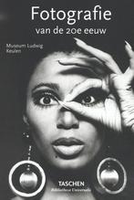 Fotografie van de 20e eeuw 9783836548410, Boeken, Verzenden, Zo goed als nieuw, Museum Museum Ludwig Keulen