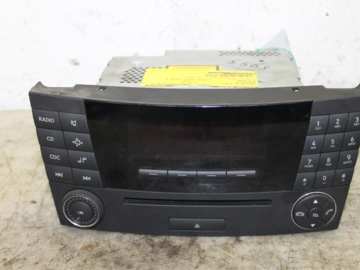 Radio CD Speler Mercedes E-Klasse O135044, Auto-onderdelen, Elektronica en Kabels