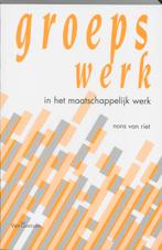Groepswerk in het maatschappelijk werk 9789023237273, Boeken, Verzenden, Gelezen, N. van Riet