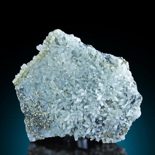 808g Esthetische glanzende QUARTZ-cluster met goud PYRITE, Verzamelen, Mineralen en Fossielen