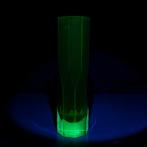 Vaas - Uraniumglas, Antiek en Kunst, Antiek | Glaswerk en Kristal
