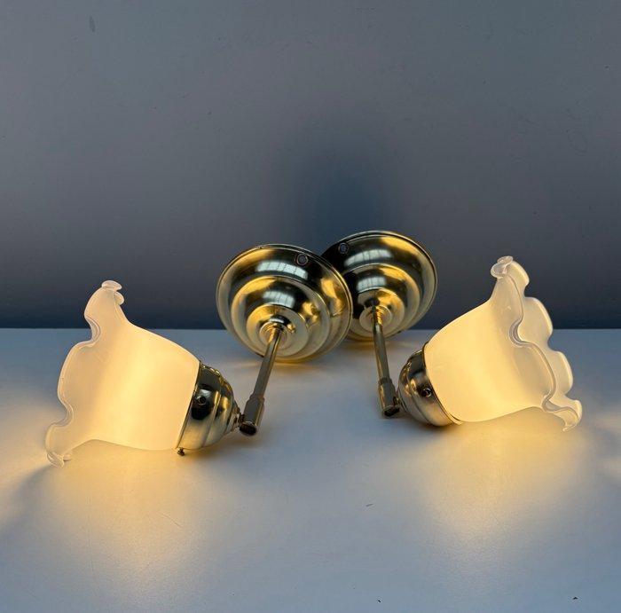 Wandlamp (2) - Opaline glas - Twee wandlampen gemaakt van, Antiek en Kunst, Curiosa en Brocante