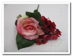 Corsage pick lichtrose roos hortensia skimmia li, Hobby en Vrije tijd, Knutselen, Nieuw