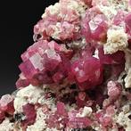 INTROUVABLE GROSSULAIRE, GRANAT ROSE / FUCHSIA ! Cristaux