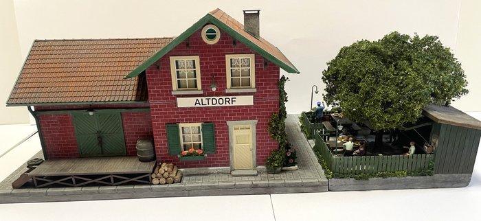 Onbekend - Diorama Altdorf stationsgebouw met terras en, Hobby en Vrije tijd, Modeltreinen | Overige schalen