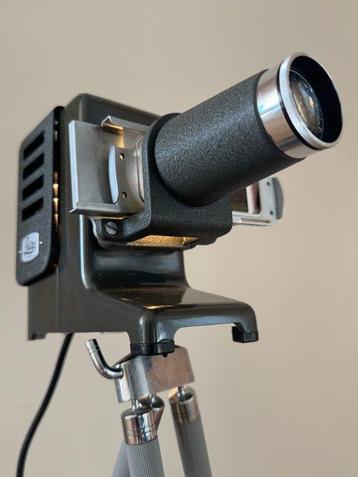 Leica, Leitz vintage Prado 150 diaprojector op statief met
