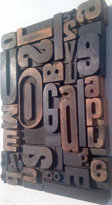 Blocs dimpression - Carré de lettres typographiques XL, Antiek en Kunst, Antiek | Wandborden en Tegels