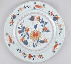 Bord - A Chines imari charger decorated with fish -, Antiquités & Art