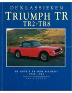 DE KLASSIEKEN: TRIUMPH TR2-TR8, DE AUTO'S EN HUN HISTORIE .., Ophalen of Verzenden