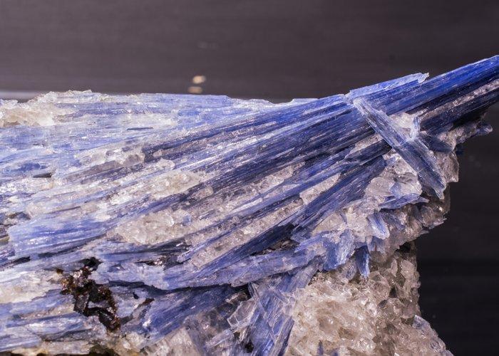 Kyaniet Kristallen op matrix - Hoogte: 23 cm - Breedte: 12, Verzamelen, Mineralen en Fossielen