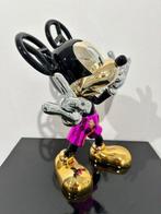 Van Apple - World Peace - Mickey Pink