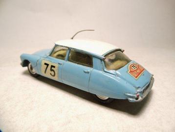 Corgi 1:43 - Voiture miniature - Citroën DS 19 - Rallye