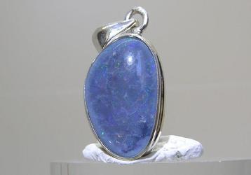 Opale Pendentif - Hauteur : 32 mm - Largeur : 13 mm- 3.67 g