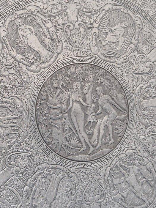 Wanddecoratie - Berendsohn – Prunkteller met reliëfdekor –, Antiek en Kunst, Antiek | Boeken en Manuscripten