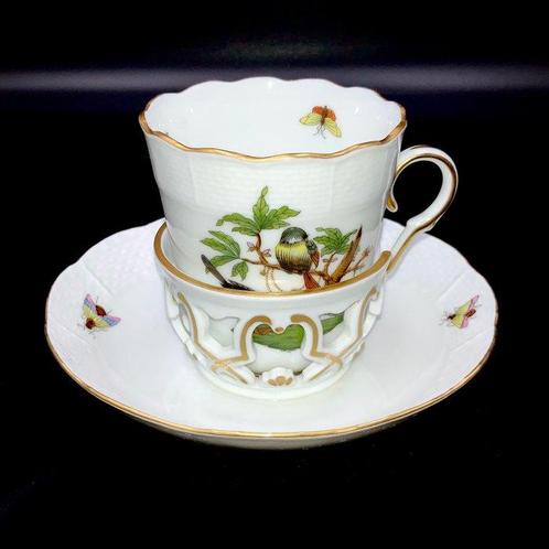 Herend - Exquisite Trembleuse Tea Cup and Saucer (2 pcs) -, Antiek en Kunst, Antiek | Meubels | Tafels