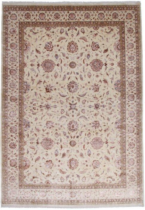 New Tabriz Wool &Silk Carpet with Luxurious Design -, Huis en Inrichting, Stoffering | Tapijten en Vloerkleden