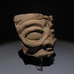 Maya Terracotta Godenkop. 300 - 600 na Christus. Hoogte 10,5