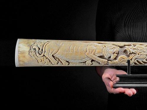 PAS DE PRIX DE RÉSERVE - Énorme poisson-épée sculpté sur un, Antiek en Kunst, Kunst | Designobjecten