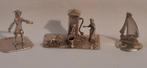 Miniatuur figuur - Drie Holl.miniaturen Vrouw bij