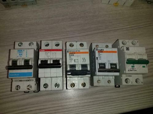 automaat 2P 6A diverse merken, Bricolage & Construction, Électricité & Câbles, Enlèvement ou Envoi