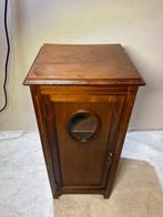 Kast - Vintage Kastje met Uniek Design Sierlijk en