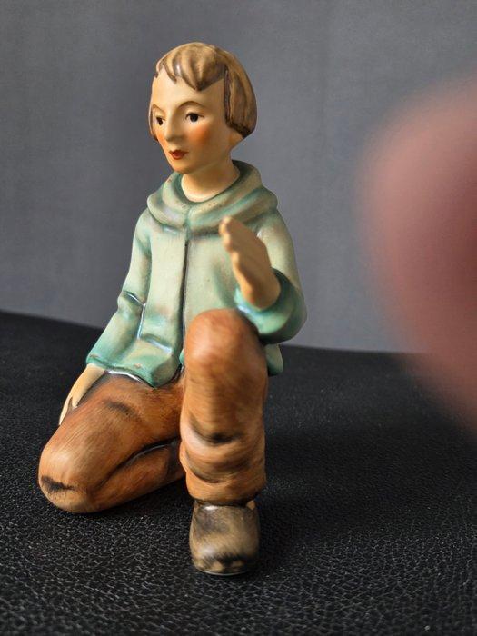 Goebel - Beeldje - Hummel N° 214 G  SHEPHERD KNEELING  TMK, Antiek en Kunst, Curiosa en Brocante