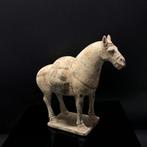 Cheval en poterie de style dynastie Tang (objet funéraire) -