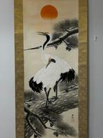 Prachtige opkomende zon, tekening van kraanvogels en